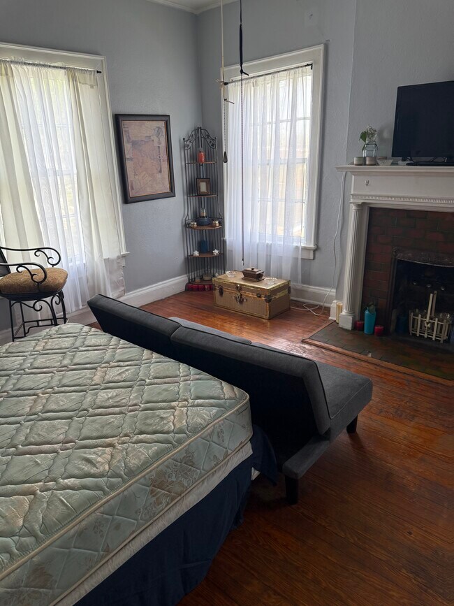 Photo - 311 Sycamore St Unit APT B UTILITIES INCLUDED