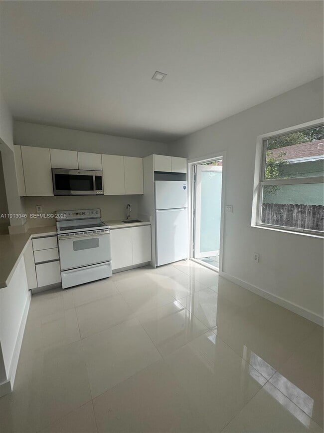 Photo - 53 NE 56th St Unidad 1