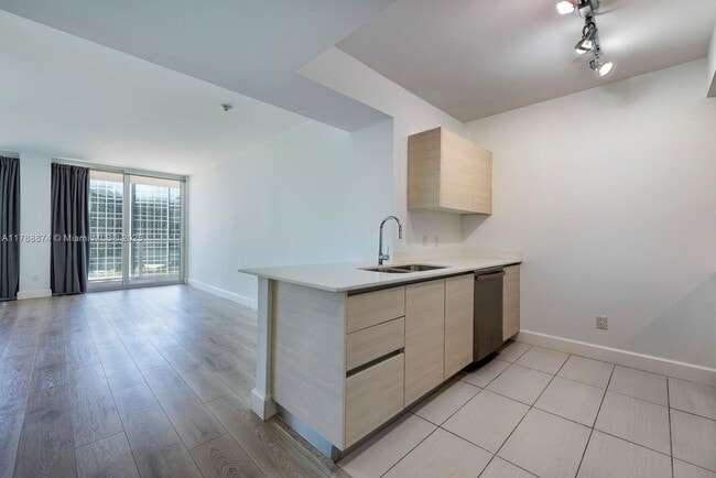Building Photo - 4250 Biscayne Blvd Unit 903-903 Rental