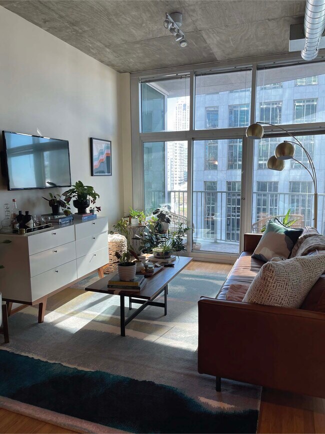 Photo - 943 Peachtree St NE Unidad 909