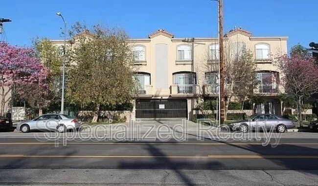 Building Photo - 5716 Whitsett Ave