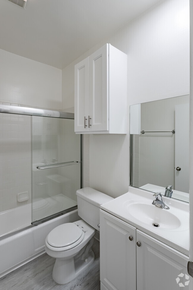 1BR, 1BA - 650 SF - 10905 Ohio Ave