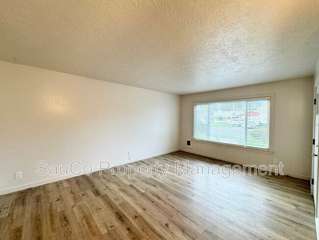 Photo - 2737 Maywood Dr