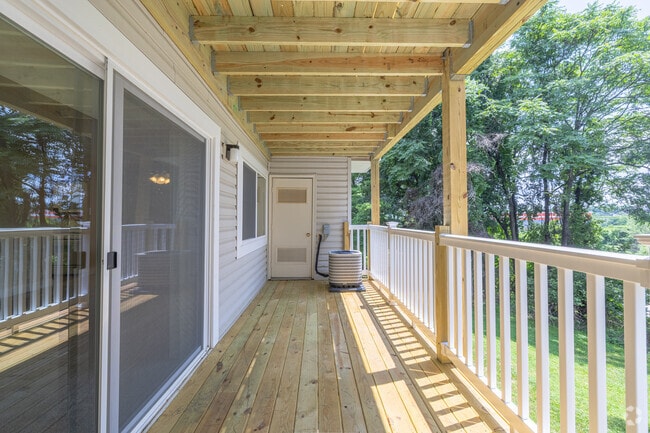 2BR, 1BA - 1,126SF - The Mt. Washington - Balcony