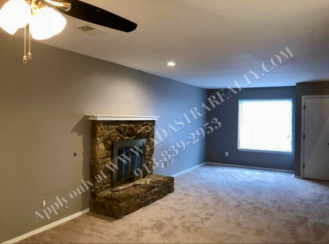Photo - Beautiful 3 Bedroom Duplex in Olathe-Avail...