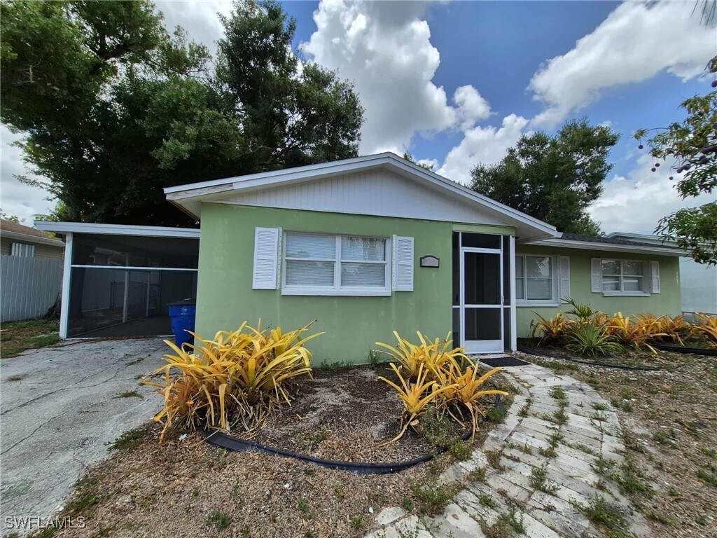 Photo - 996 Jasmine St