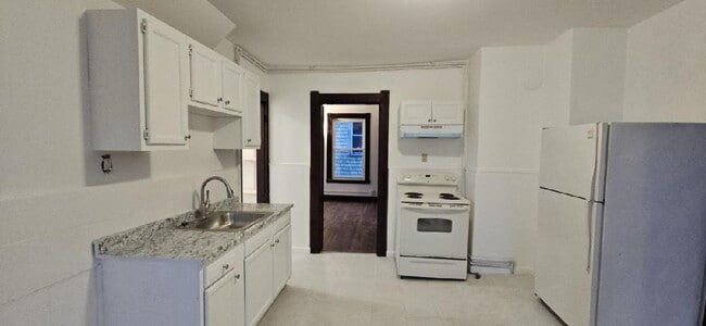 Building Photo - 141 Chestnut Ave Unit 2nd Floor Apt