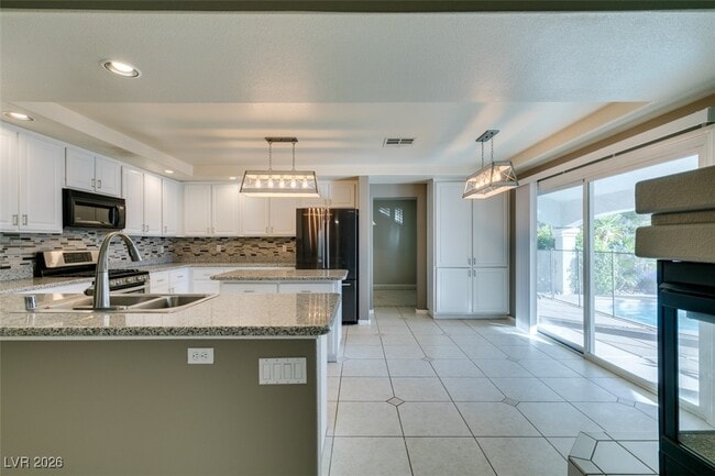 Photo - 685 Lynmar Ct