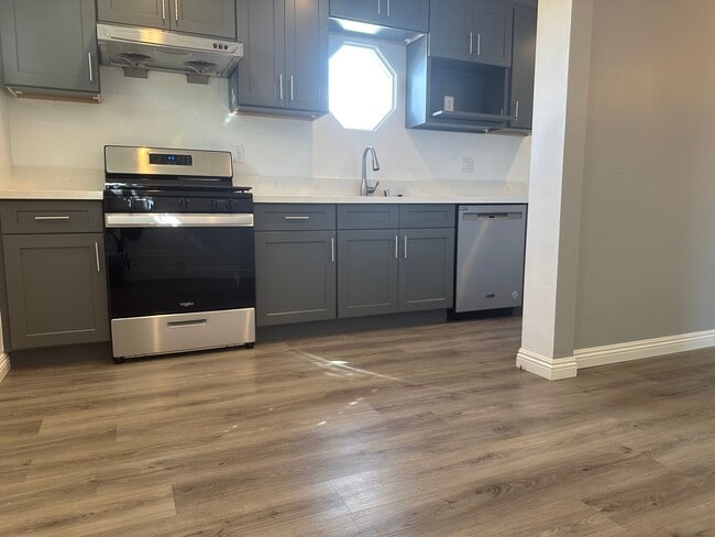 Photo - 21116 Denker Ave