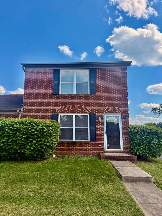 Building Photo - 523 Tecumseh Trail