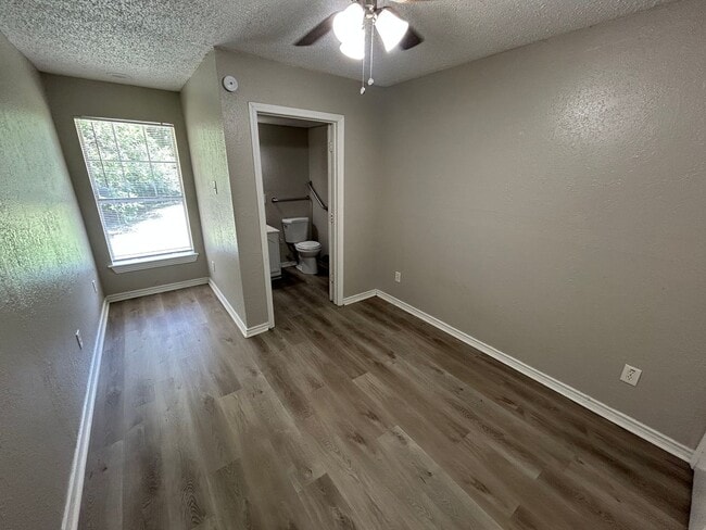 Photo - 715 Eastham Ln