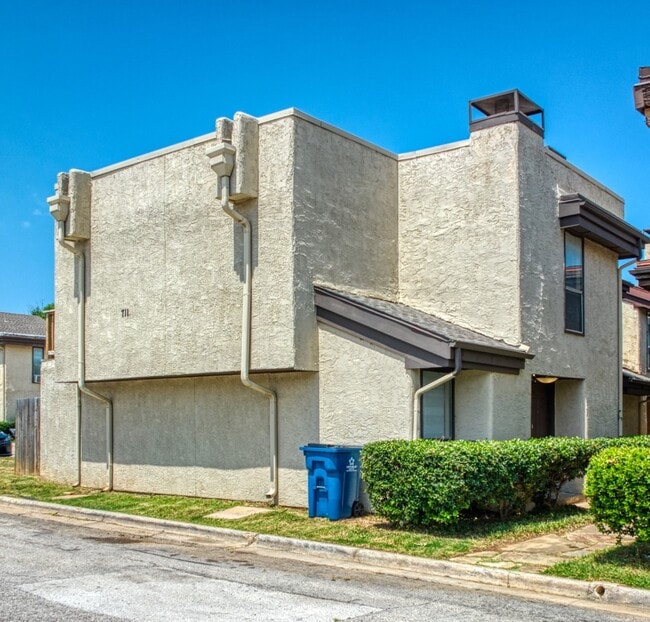 Photo - 711 Harbour Town Dr Townhome