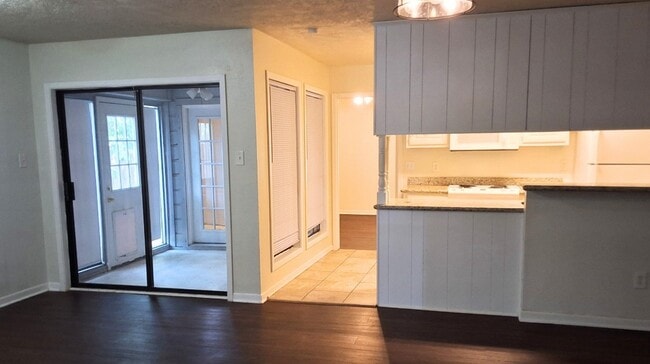 Photo - 629 W Ridge Dr