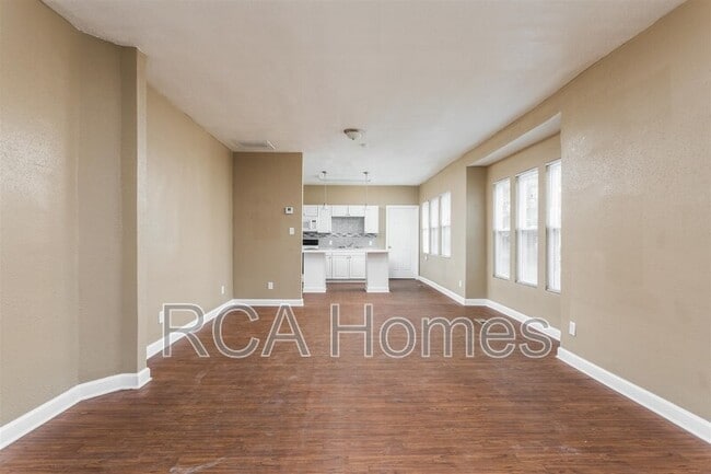 Photo - 3117 E Michigan St