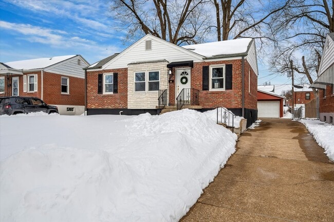 Photo - 4333 Schirmer St