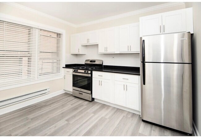 Photo - 837.5 W Cornelia Ave Unit 3S