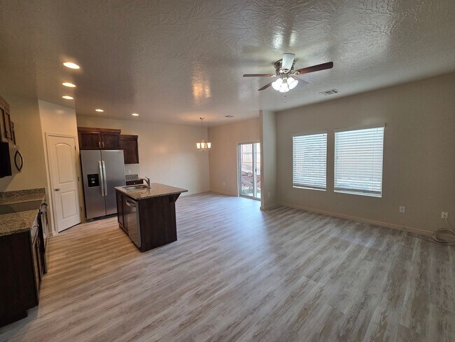 Photo - Large 4 Br - like new under $2k!