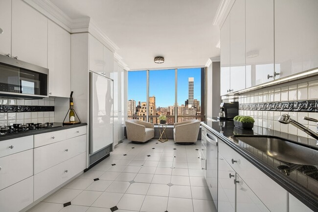 Photo - 860 United Nations Plaza