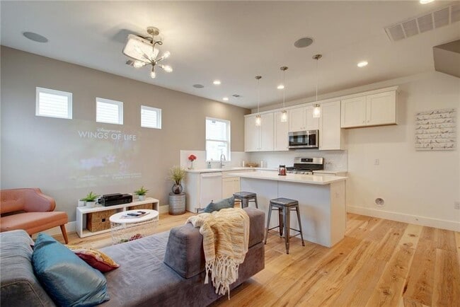 Photo - 508 E 55th St
