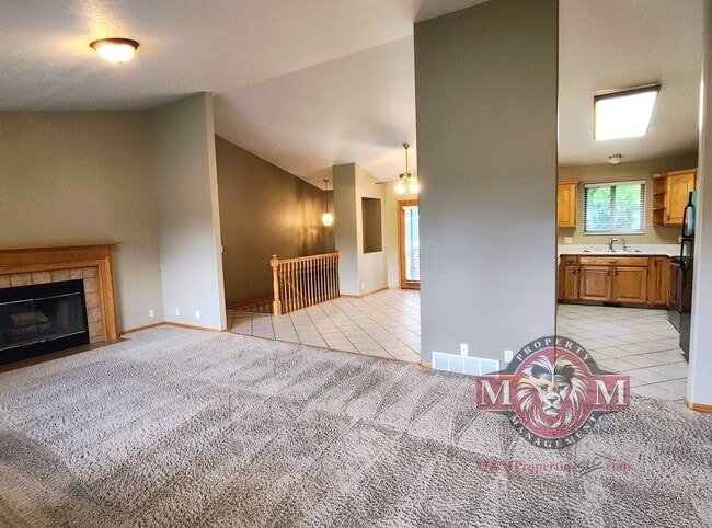 Photo - 5 BD 3 BA 2900 sq ft HOME IN DRAPER.