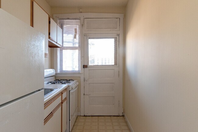 Photo - 625.5 W Barry Ave Unit N4