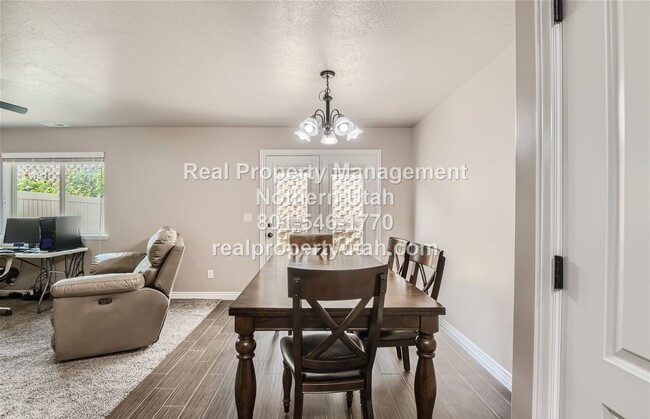Photo - Charming 3 Bedroom Home in Layton!