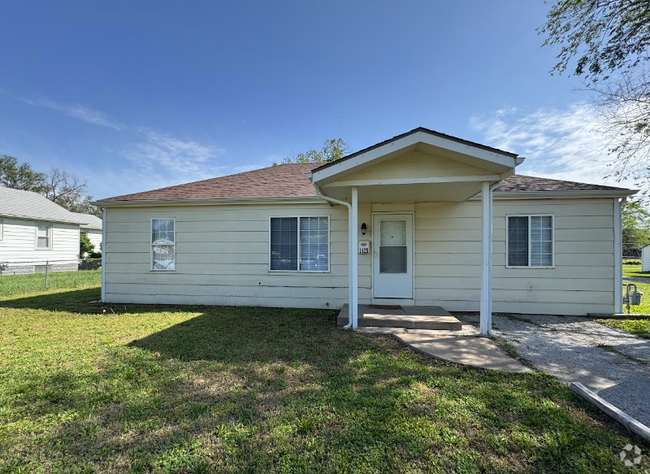 Building Photo - 1425 W Haskell St Rental