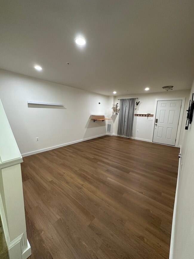 135 Intrepid Ln