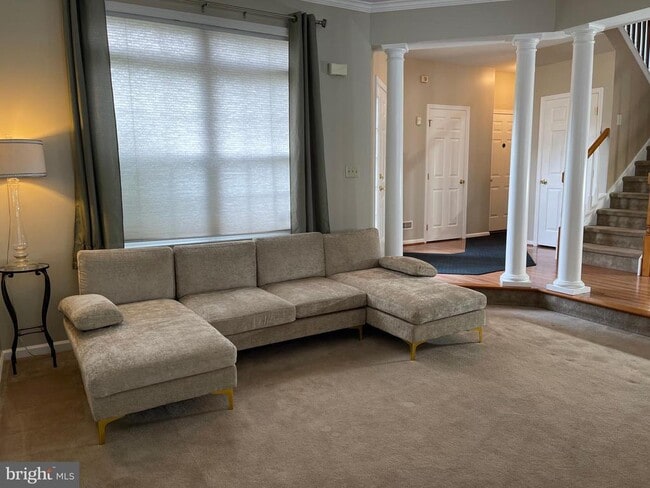 Photo - 821 Hinchley Run