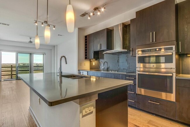 Building Photo - 3600 S Lamar Blvd Unit 405