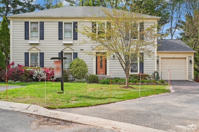 Building Photo - Charming Townhome for Rent in Germantown –...