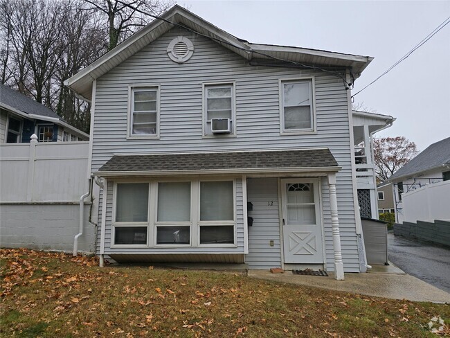 Building Photo - 12 Putnam Ave Unit 1st Floor Rental