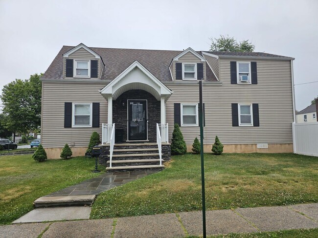 Photo - 121 Canterbury Ave