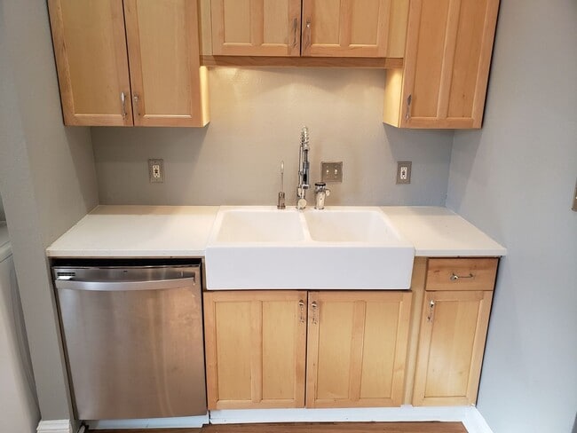 Photo - 2755 Lafayette St