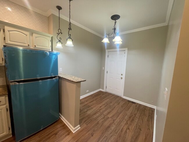 Dinning Room - 1127 S Carey St