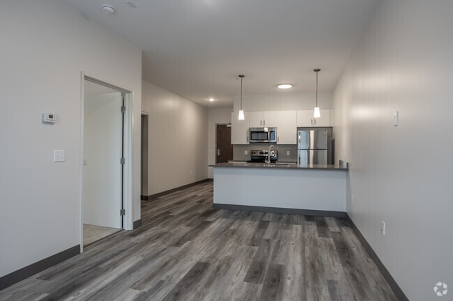 1BD, 1BA - PARKWAY - 643 SQFT