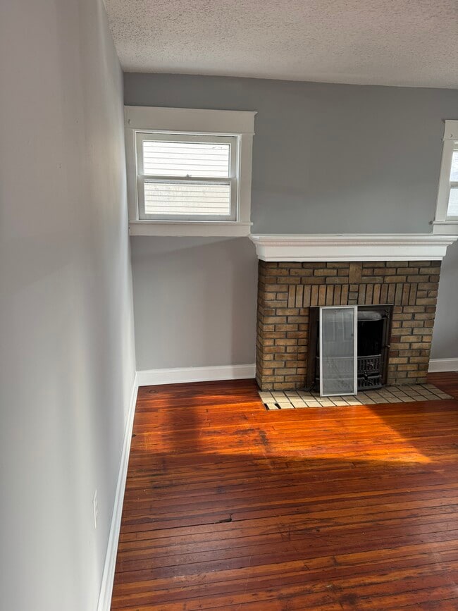 Building Photo - 101 3rd Ave Unit 101Third Ave