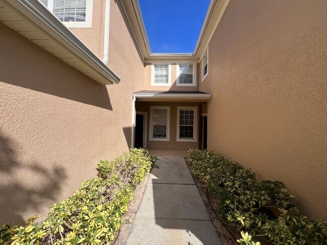 Photo - Great townhouse - available now!