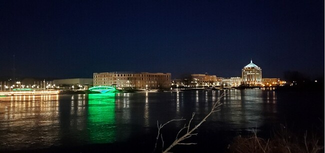 Vista nocturna - The Apartments at Riverlife