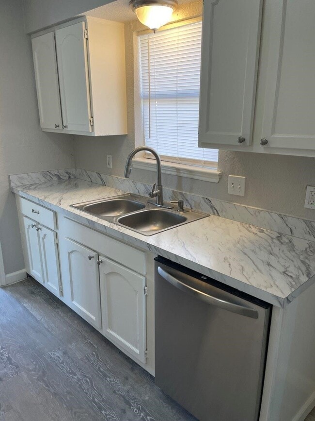 Photo - 4914 Fairgreen Ln