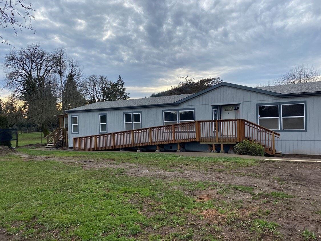 2662 sf 3 bedroom home on one fully fenced... - 2662 sf 3 bedroom home on one fully fenced...