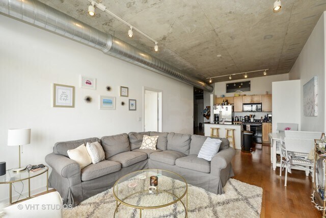 Photo - 1000 N Kingsbury St Unit 0606