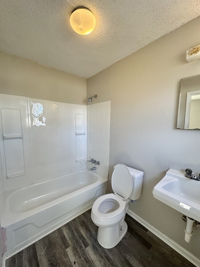 Photo - 1609 Ray St NE