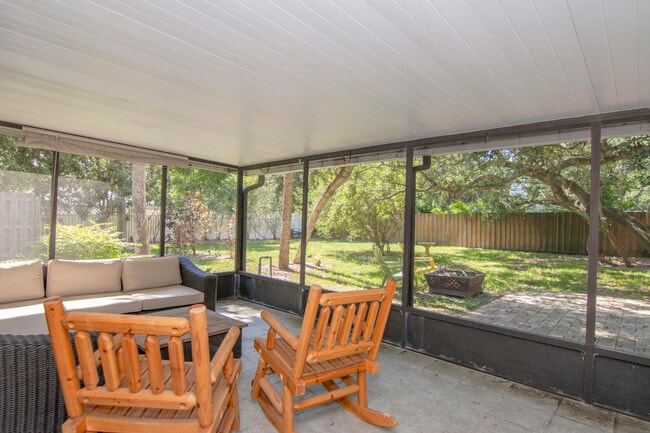 Photo - 915 Marigold Ln