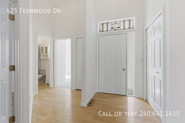 Photo - 425 Fernwood Dr