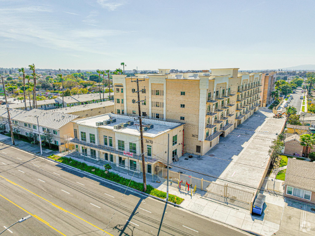 Building Photo - 3674 W Imperial Hwy Unit 508 Rental