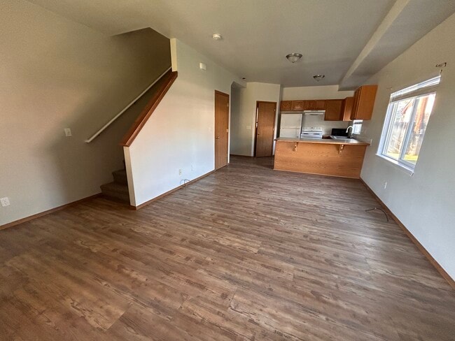 Photo - 1415 E Maple St Unidad Side B