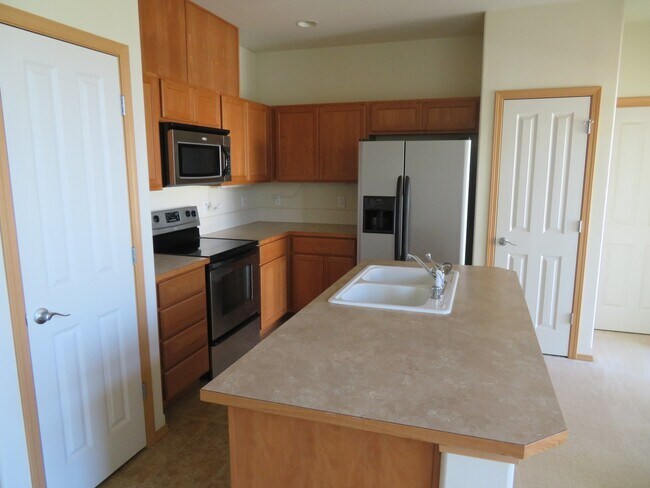 Photo - 1925 Garry Oaks Ave