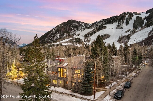 Photo - 304 S Garmisch St