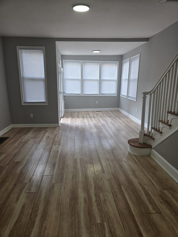 Photo - 5047 Diamond St